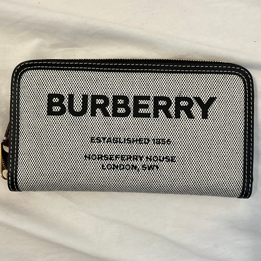 Burberry wallet for sale condition:new